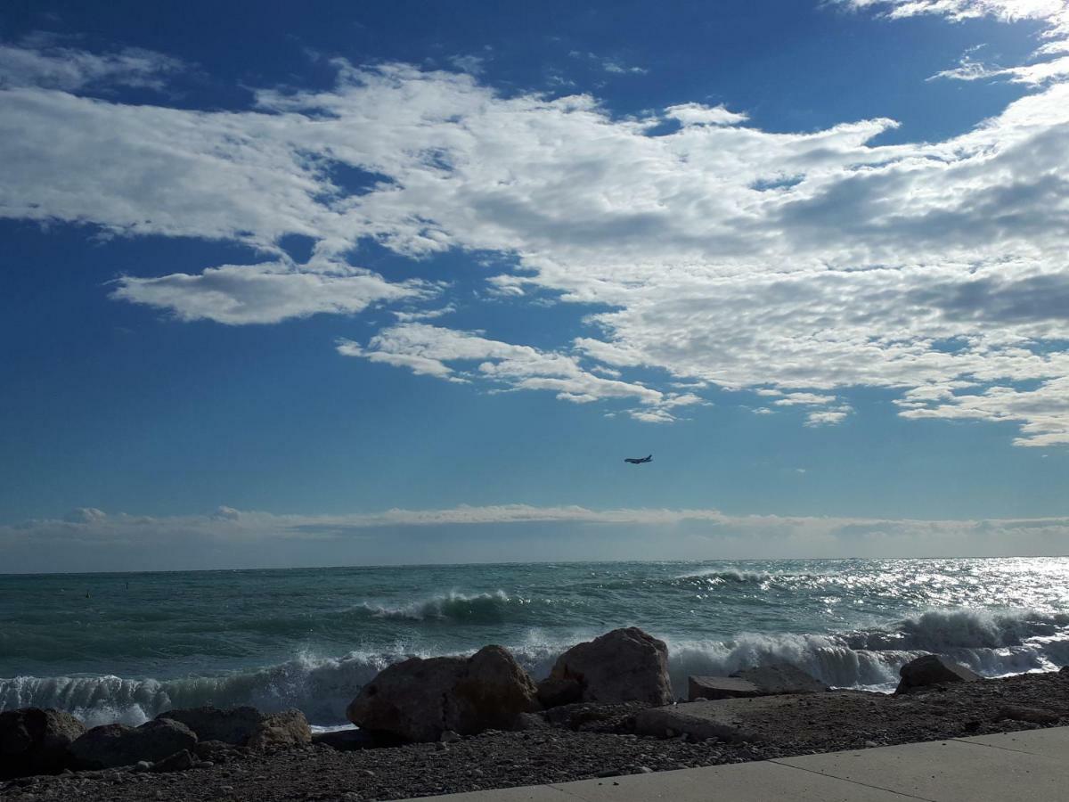 F2 Immeuble Les Pieds Dans L'Eau Appartamento Villeneuve-Loubet Esterno foto